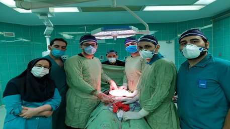  عمل لاپاراتومی و سالپنگواووفورکتومی خارج کردن توده بزرگ لگنی در مرکز آموزشی پژوهشی و درمانی کوثر