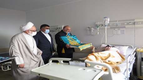  عیادت خادمان مسجد مقدس جمکران از بیماران بخشهای مختلف بیمارستان کوثر سمنان