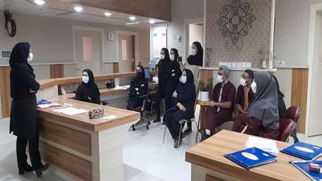  برگزاری کلاس های آموزشی کنترل عفونت و بهداشت محیط در بخشهای مختلف بیمارستان کوثر