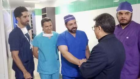  حضور رئیس دانشگاه علوم پزشکی استان سمنان در بیمارستان کوثر و قدردانی از تیم‌های درمانی و متخصصان اعزامی