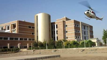   فرود آزمایشی بالگرد امداد هوایی جمعیت هلال احمر در مرکز آموزشی پژوهشی درمانی کوثر سمنان