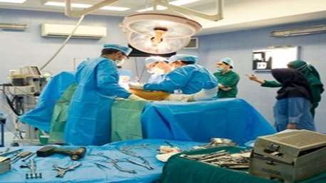  پزشکان و جراحان مرکز کوثر از پرستاران و پرسنل اتاق عمل جراحی بابت حضور خستگی ناپذیر در عمل جراحی بیم
