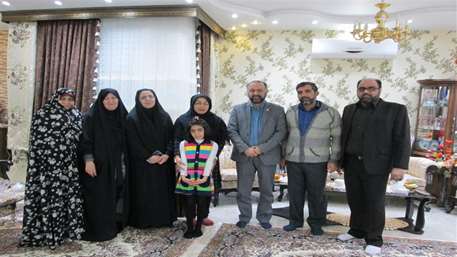  دیدار سرپرست و اعضای کانون بسیج مرکز کوثر با خانواده شهید محمدخانی