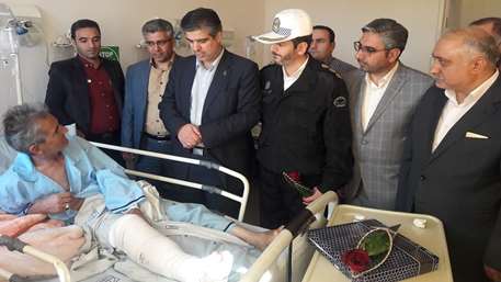  بازدید فرماندار و مسئولین نیروی انتظامی و اداره کل حمل و نقل و پایانه ها از بیماران حوادث ترافیکی 