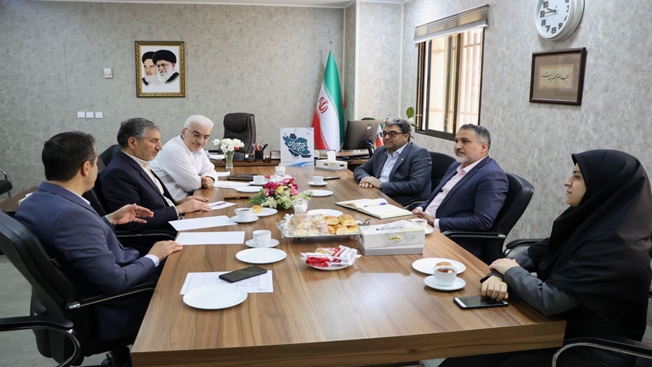 نشست جمعی از موثران و معتمدان شهر سمنان با رئیس دانشگاه علوم پزشکی استان سمنان برگزار شد